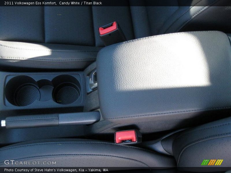 Candy White / Titan Black 2011 Volkswagen Eos Komfort