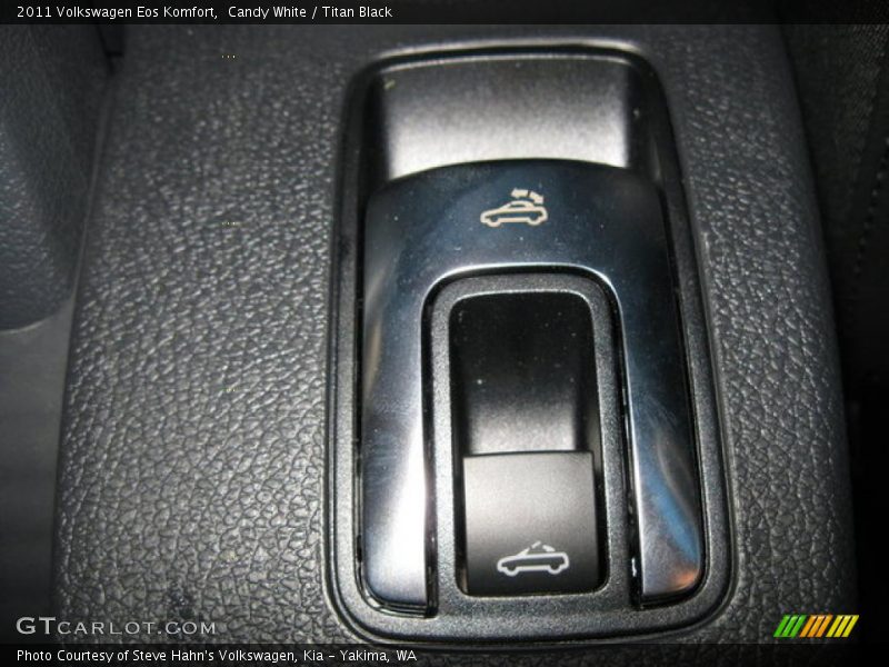 Candy White / Titan Black 2011 Volkswagen Eos Komfort