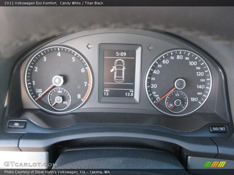 Candy White / Titan Black 2011 Volkswagen Eos Komfort