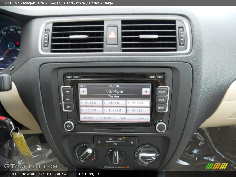 Candy White / Cornsilk Beige 2011 Volkswagen Jetta SE Sedan