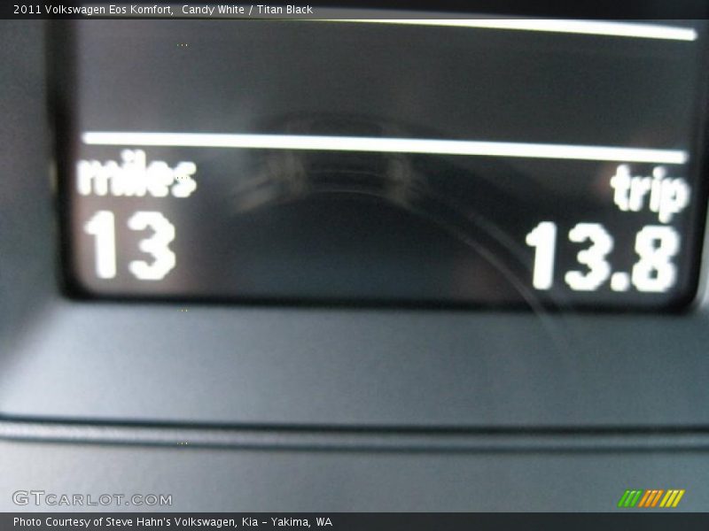 Candy White / Titan Black 2011 Volkswagen Eos Komfort