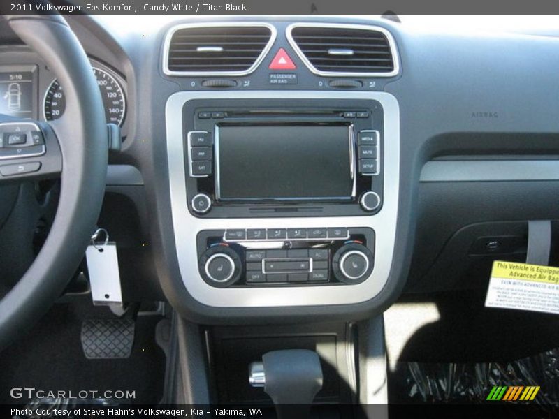 Candy White / Titan Black 2011 Volkswagen Eos Komfort