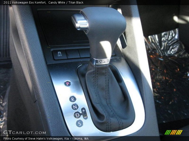 Candy White / Titan Black 2011 Volkswagen Eos Komfort