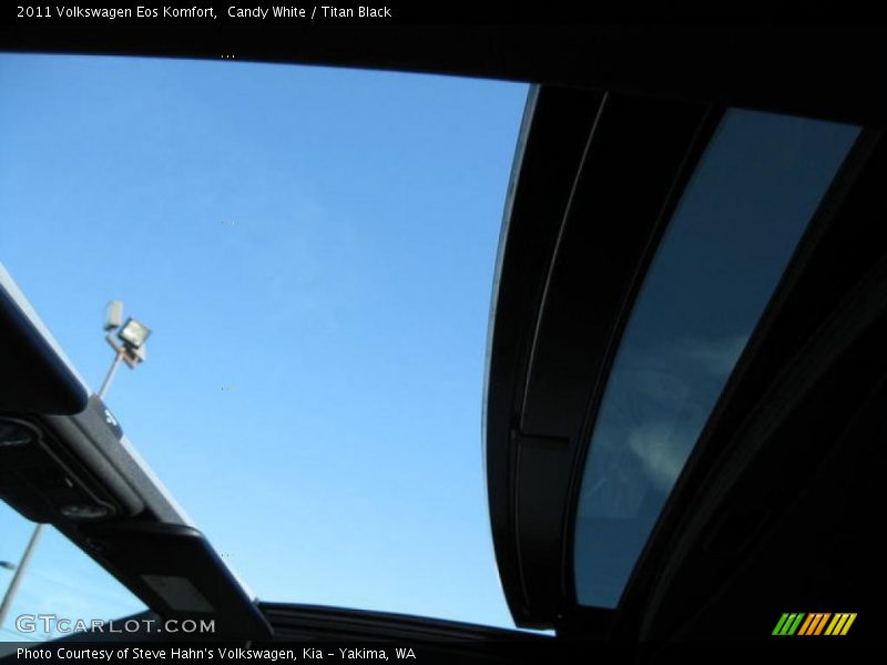 Candy White / Titan Black 2011 Volkswagen Eos Komfort