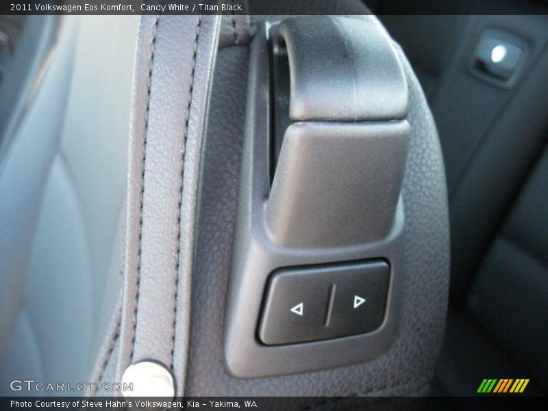 Candy White / Titan Black 2011 Volkswagen Eos Komfort