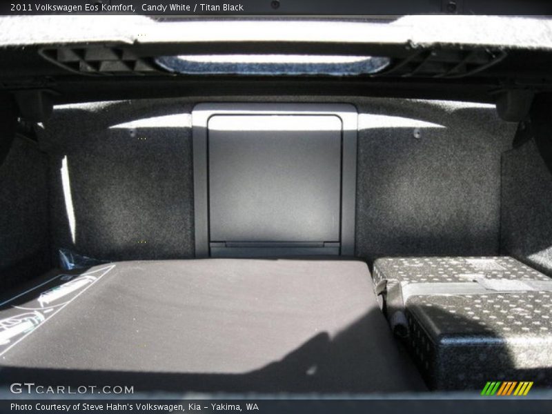 Candy White / Titan Black 2011 Volkswagen Eos Komfort