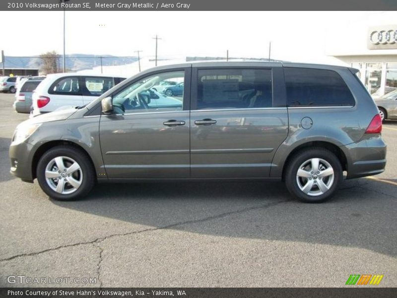  2010 Routan SE Meteor Gray Metallic