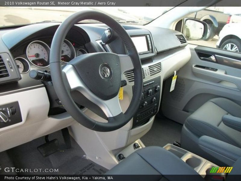  2010 Routan SE Aero Gray Interior