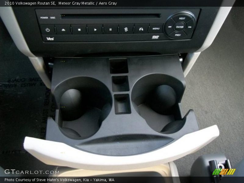 Meteor Gray Metallic / Aero Gray 2010 Volkswagen Routan SE
