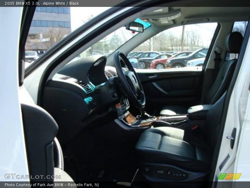 Alpine White / Black 2005 BMW X5 3.0i