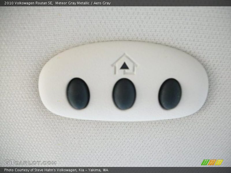 Meteor Gray Metallic / Aero Gray 2010 Volkswagen Routan SE