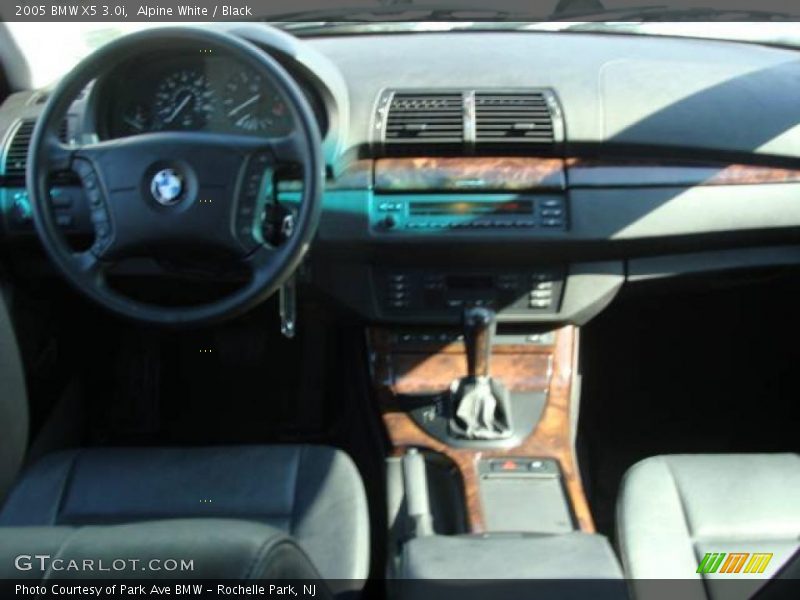 Alpine White / Black 2005 BMW X5 3.0i