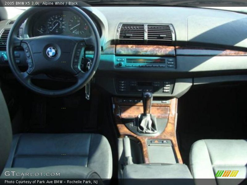 Alpine White / Black 2005 BMW X5 3.0i