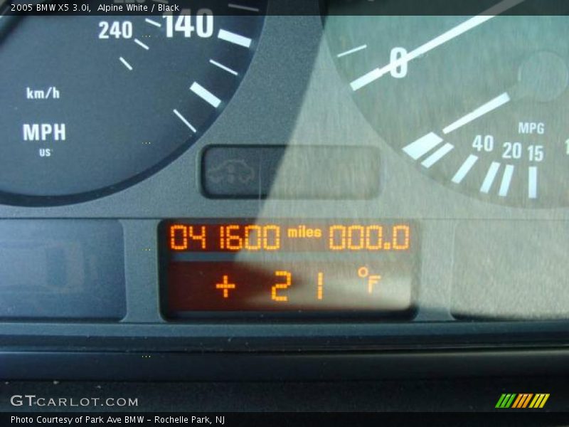 Alpine White / Black 2005 BMW X5 3.0i