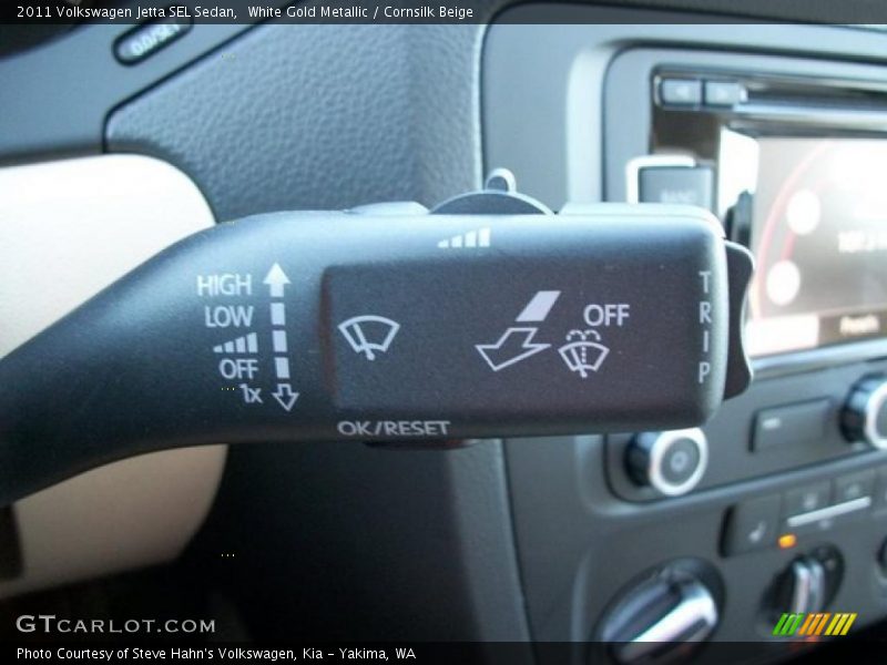 White Gold Metallic / Cornsilk Beige 2011 Volkswagen Jetta SEL Sedan