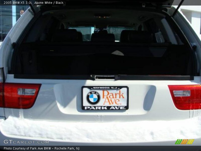 Alpine White / Black 2005 BMW X5 3.0i