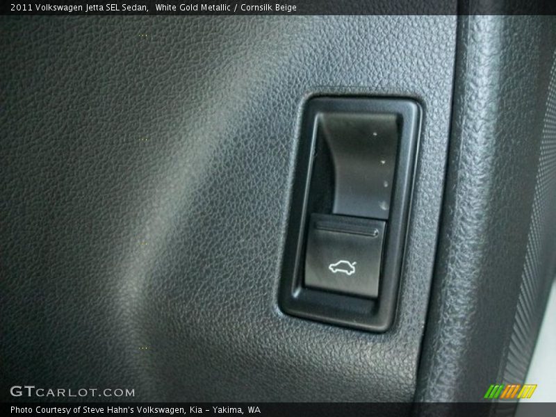 White Gold Metallic / Cornsilk Beige 2011 Volkswagen Jetta SEL Sedan