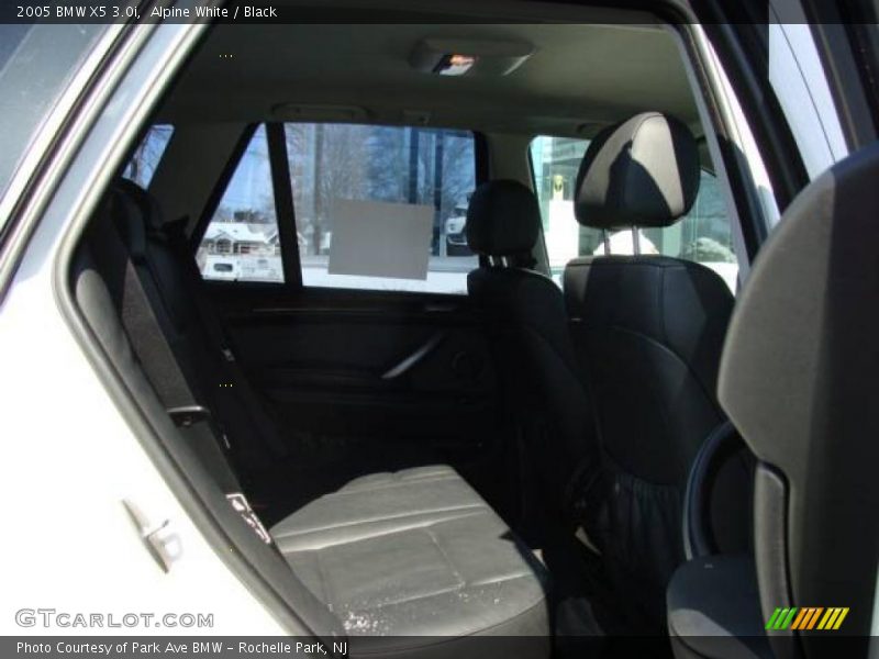 Alpine White / Black 2005 BMW X5 3.0i