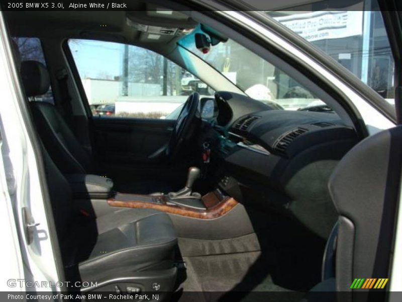 Alpine White / Black 2005 BMW X5 3.0i