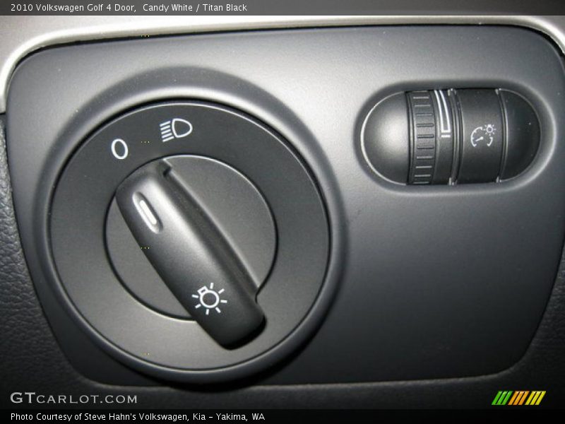 Candy White / Titan Black 2010 Volkswagen Golf 4 Door