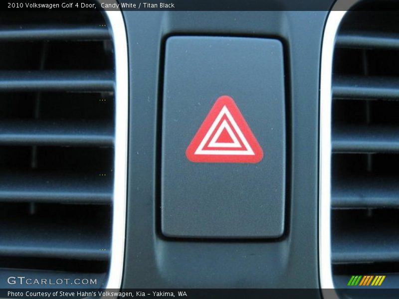 Candy White / Titan Black 2010 Volkswagen Golf 4 Door