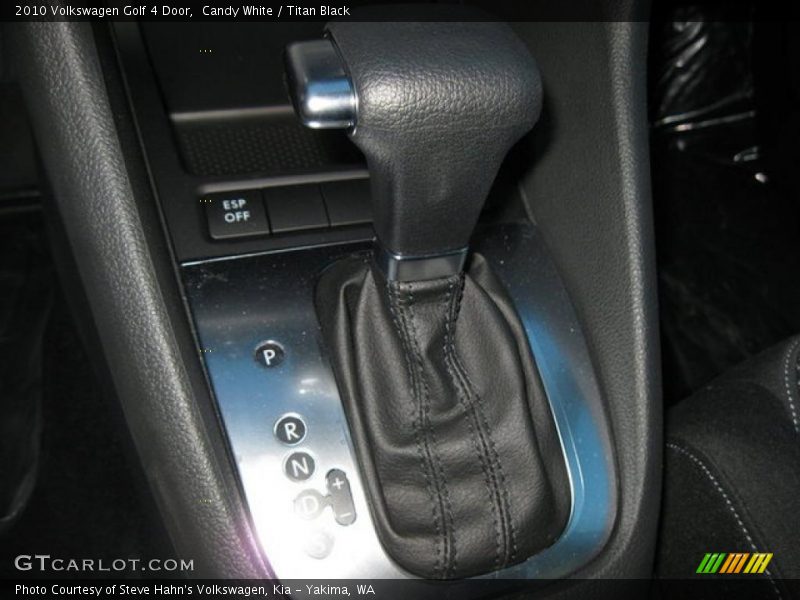 Candy White / Titan Black 2010 Volkswagen Golf 4 Door