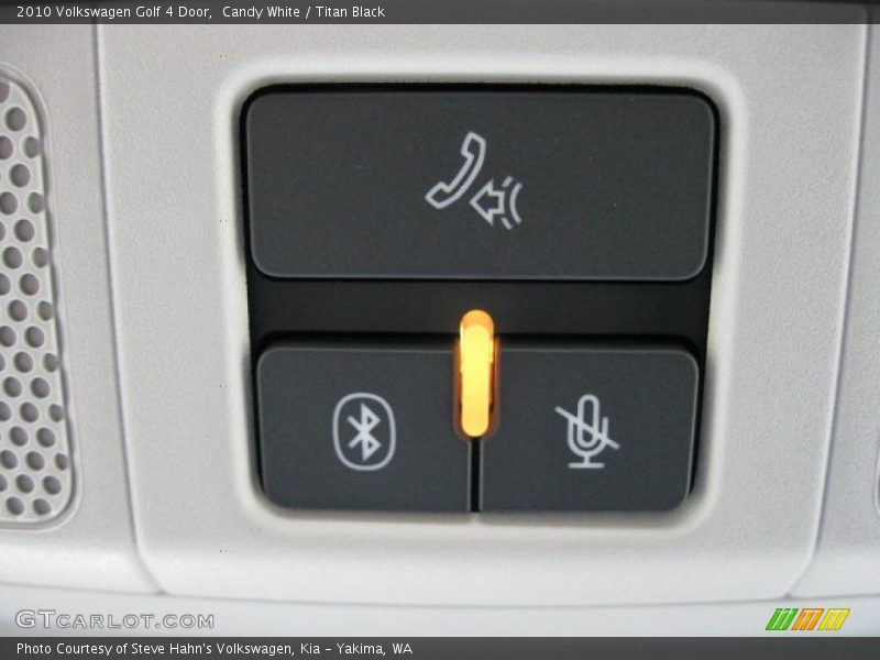 Candy White / Titan Black 2010 Volkswagen Golf 4 Door
