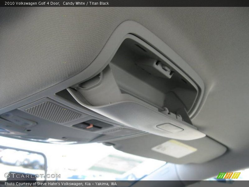 Candy White / Titan Black 2010 Volkswagen Golf 4 Door