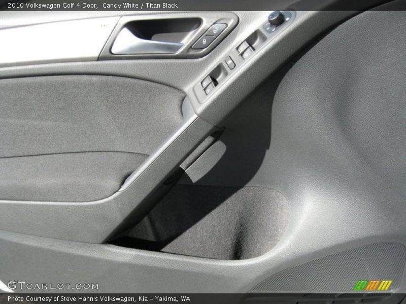 Candy White / Titan Black 2010 Volkswagen Golf 4 Door
