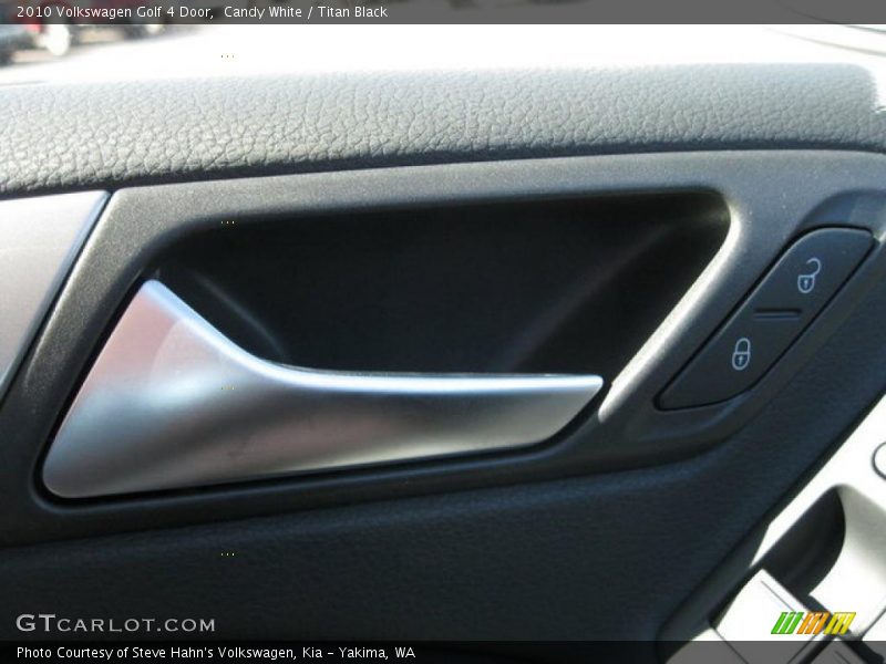 Candy White / Titan Black 2010 Volkswagen Golf 4 Door
