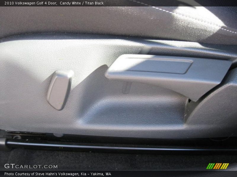 Candy White / Titan Black 2010 Volkswagen Golf 4 Door