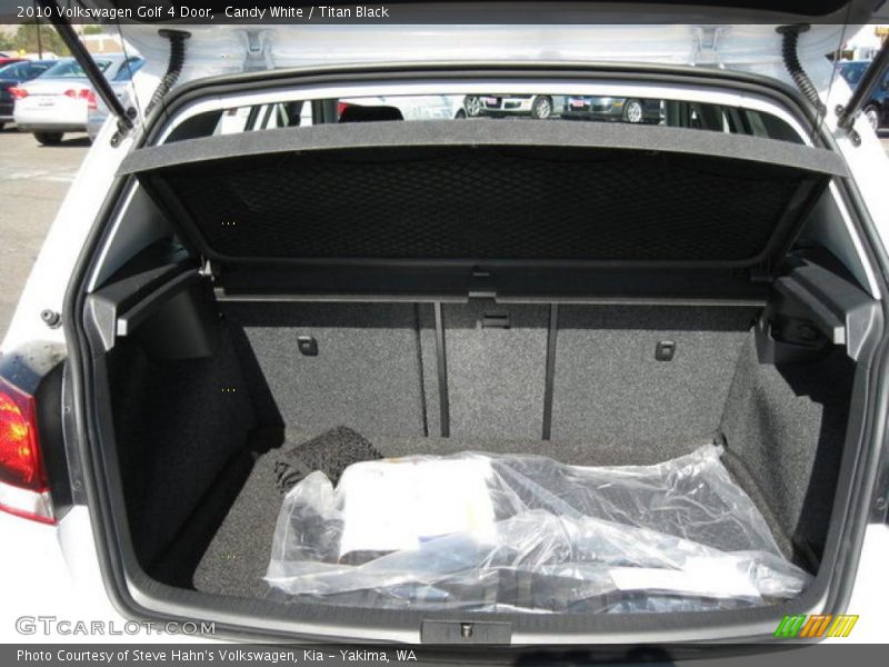 Candy White / Titan Black 2010 Volkswagen Golf 4 Door