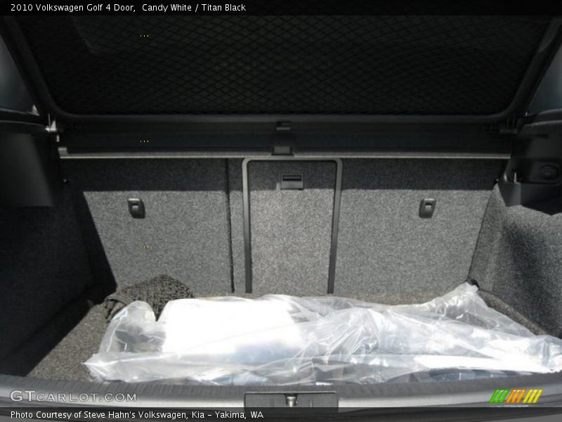 Candy White / Titan Black 2010 Volkswagen Golf 4 Door