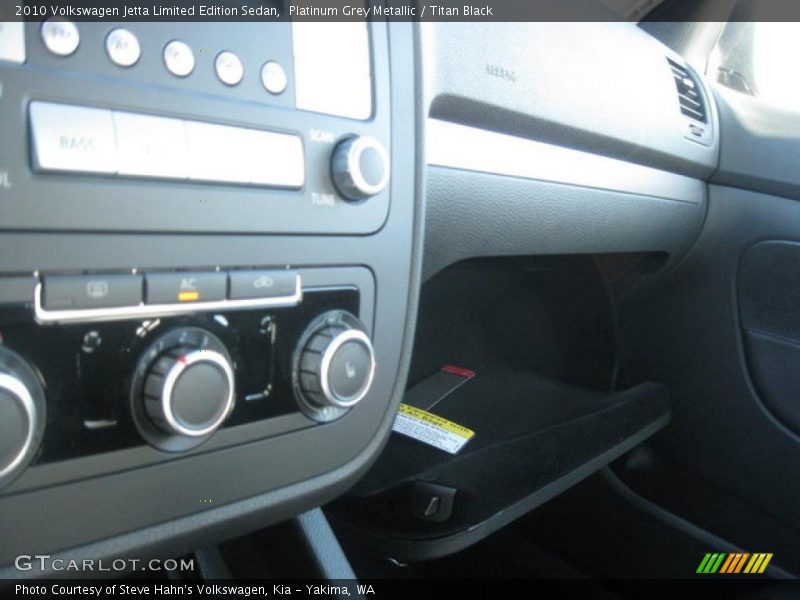 Platinum Grey Metallic / Titan Black 2010 Volkswagen Jetta Limited Edition Sedan