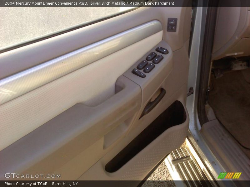 Silver Birch Metallic / Medium Dark Parchment 2004 Mercury Mountaineer Convenience AWD