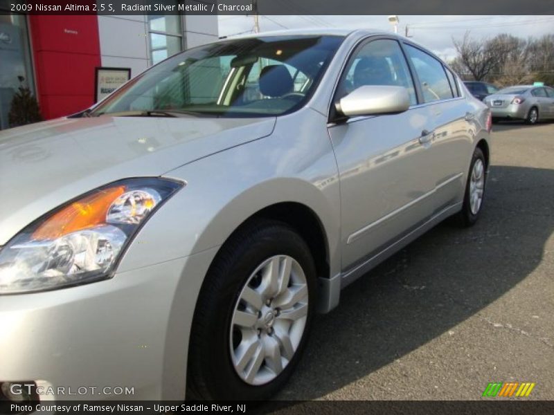 Radiant Silver Metallic / Charcoal 2009 Nissan Altima 2.5 S