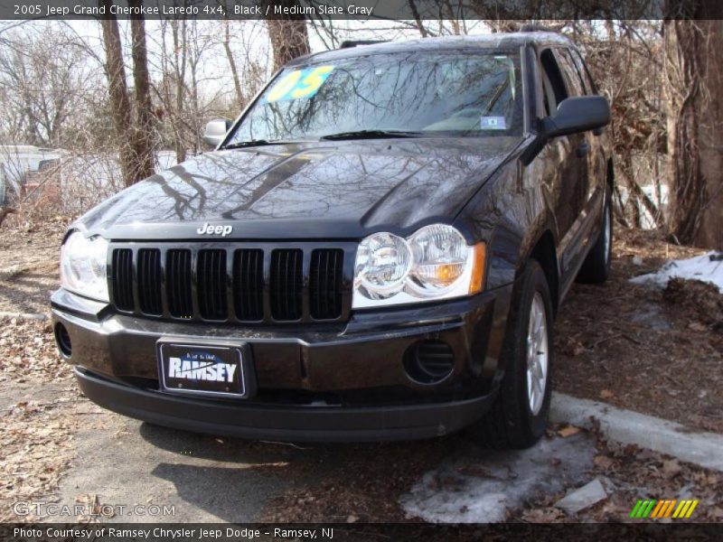 Black / Medium Slate Gray 2005 Jeep Grand Cherokee Laredo 4x4