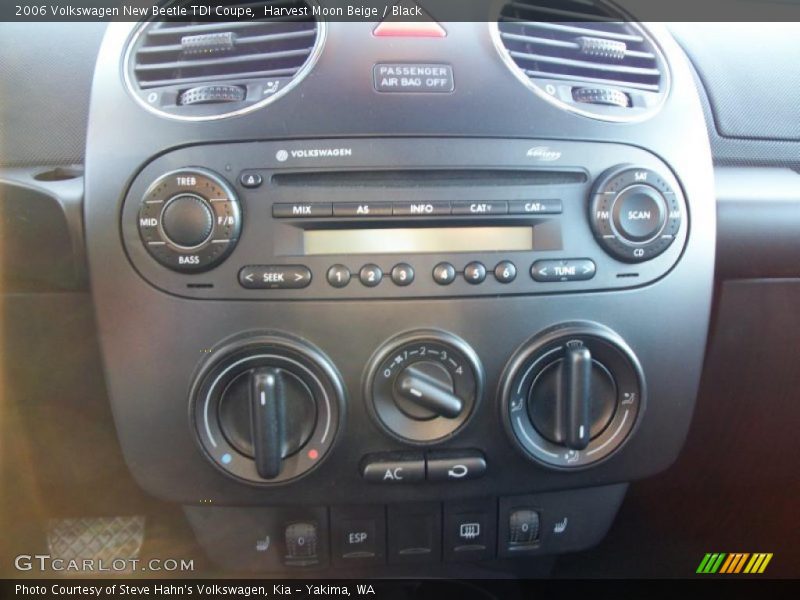 Harvest Moon Beige / Black 2006 Volkswagen New Beetle TDI Coupe
