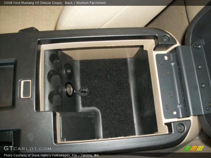 Black / Medium Parchment 2008 Ford Mustang V6 Deluxe Coupe