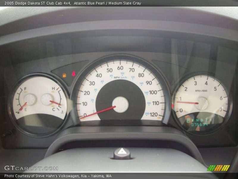 Atlantic Blue Pearl / Medium Slate Gray 2005 Dodge Dakota ST Club Cab 4x4