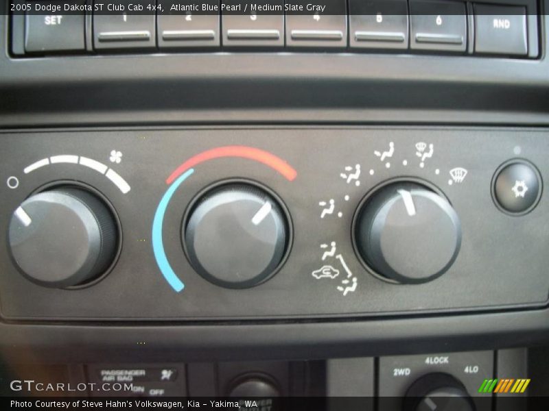 Atlantic Blue Pearl / Medium Slate Gray 2005 Dodge Dakota ST Club Cab 4x4