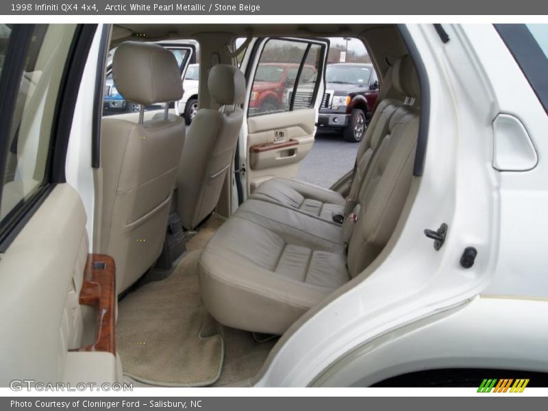Arctic White Pearl Metallic / Stone Beige 1998 Infiniti QX4 4x4