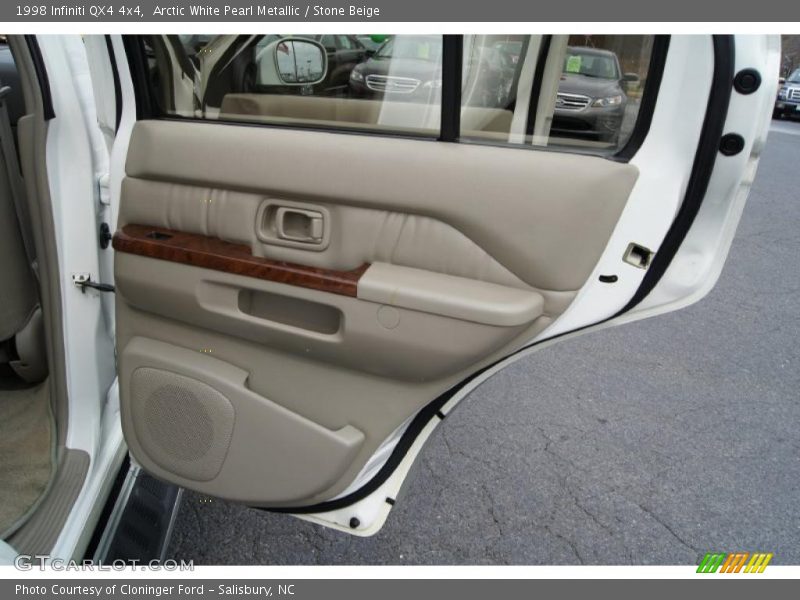 Arctic White Pearl Metallic / Stone Beige 1998 Infiniti QX4 4x4