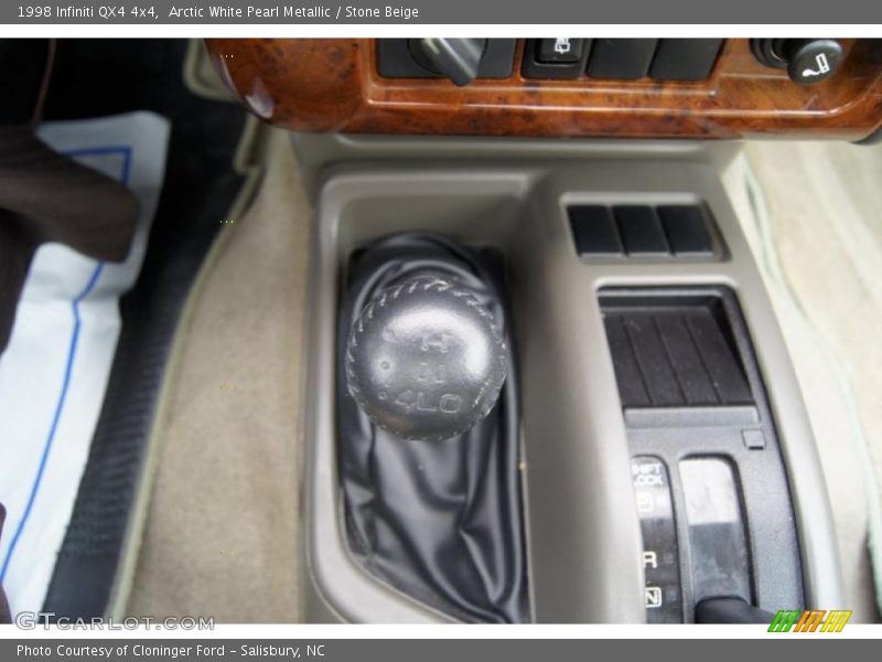 Arctic White Pearl Metallic / Stone Beige 1998 Infiniti QX4 4x4