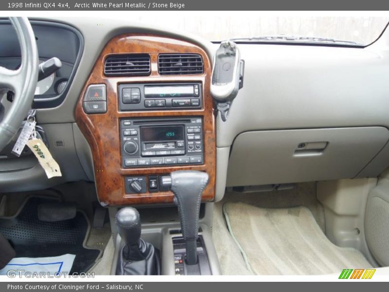 Arctic White Pearl Metallic / Stone Beige 1998 Infiniti QX4 4x4