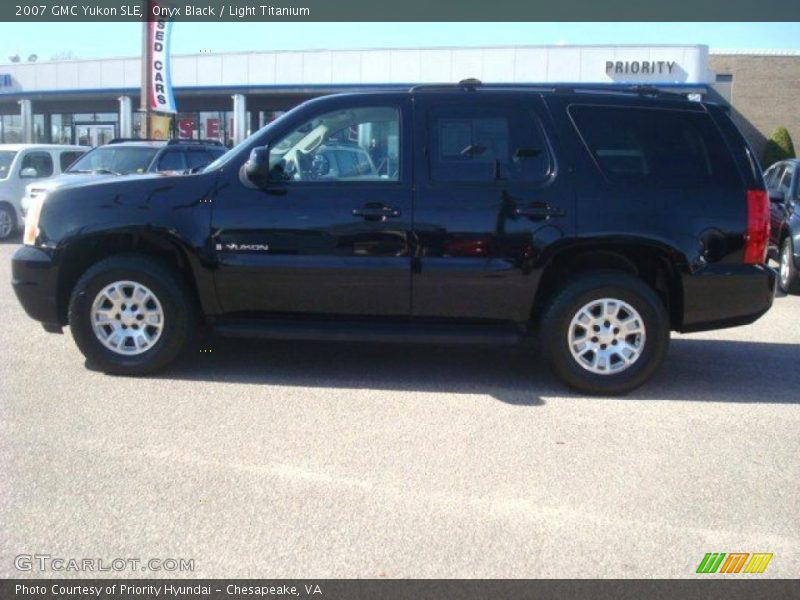 Onyx Black / Light Titanium 2007 GMC Yukon SLE