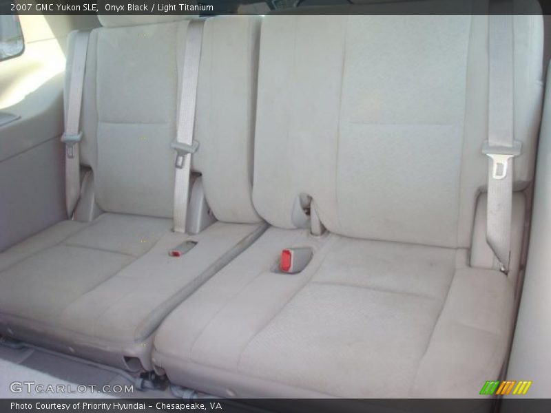 Onyx Black / Light Titanium 2007 GMC Yukon SLE