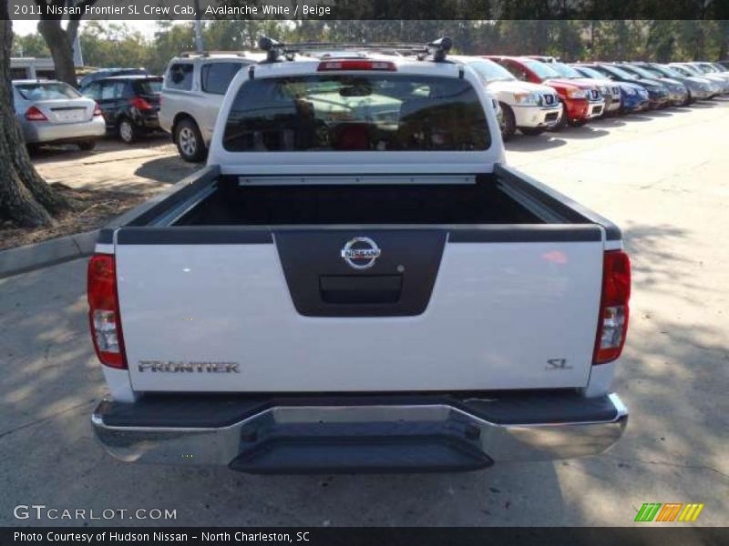 Avalanche White / Beige 2011 Nissan Frontier SL Crew Cab