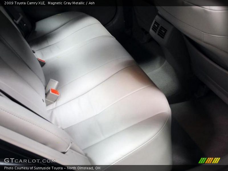 Magnetic Gray Metallic / Ash 2009 Toyota Camry XLE
