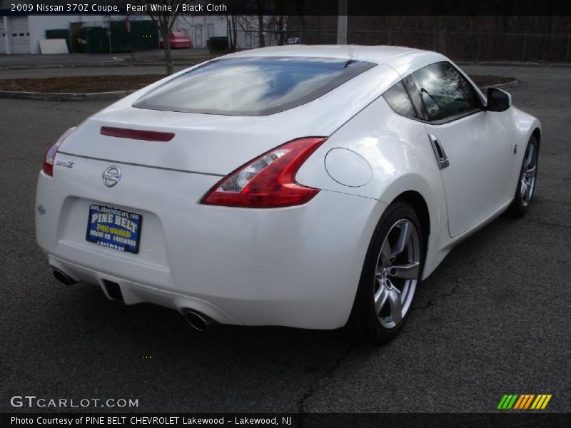 Pearl White / Black Cloth 2009 Nissan 370Z Coupe